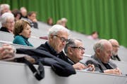 Die Seniorenuniversität geniesst jeweils Gastrecht in der Universität Luzern – hier im Hörsaal 1. (Bild: Corinne Glanzmann (Luzern, 14. Januar 2019))