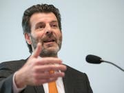 Chefunterhändler Roberto Balzaretti hat am Mittwoch vor den Medien Fragen zum Rahmenabkommen mit der EU beantwortet und das vorgesehene Konsultationsverfahren erläutert. (Bild: KEYSTONE/ADRIEN PERRITAZ)