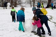 Die SP Uri möchte dazu beitragen, dass Uri sinnvoll in die Zukunft der Kinder und Jugendlichen investiert. (Symbolbild: Anthony Anex/Keystone)