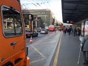 Die Fahrleitungen verfingen sich bei der Kante A im Kranarm eines Baustellenfahrzeugs.