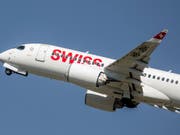 Der Flugzeugbauer Airbus will mit einer neuen Produktionslinie in den USA mehr US-Airlines als Käufer für seine A220 gewinnen, die auch bei der Swiss im Einsatz sind. (Bild: KEYSTONE/CHRISTIAN MERZ)