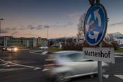Der Kreisel Mattenhof ist das verkehrsmässige Herz von Luzern Süd. Ein Ausbau der Strassenkapazität ist hier nicht vorgesehen. (Bild: Boris Bürgisser, 15. Januar 2019)