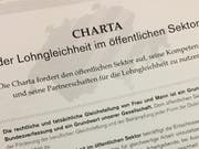 Um sie geht es: Die Charta der Lohngleichheit im öffentlichen Sektor. (Bild: Urs Brüschweiler)