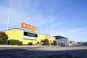 Die Modernisierung des Breite-Centers: Unter anderem lässt die Coop Genossenschaft die Eingangsfront um zwölf Meter vergrössern. (Bild: David Grob)