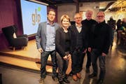 Parolenfassung der GLP Thurgau in Kreuzlingen: Simon Vogel, Präsident Junge Grüne Thurgau; CVP-Ständerätin Brigitte Häberli; Kantonsrat Ueli Fisch, Fraktionspräsident GLP/BDP; Kantonsrat Robert Meyer, Präsident GLP Thurgau und der Gastgeber GLP-Kantonsrat Reto Ammann. (Bild: PD)