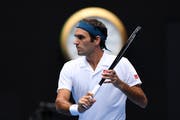 Roger Federer im Spiel gegen Daniel Evans. (Bild: Lukas Coch / EPA)