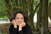 Hilal Sezgin, Philosophin, Autorin und Veganerin, betreibt einen Lebenshof für ältere Tiere im Landkreis Lüneburg und ist Sufi und Feuerwehrsfrau. (Bild: Barbara Fisahn)