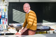 Unterrichtete während 23 Jahren in diesem Schulzimmer: Werner Ottiger. (Bild: Eveline Beerkircher, Hochdorf, 16. Januar 2019)