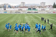 Im Falle des Aufstiegs müsste der FC Wil Änderungen am eigenen Stadion vornehmen, um die Anforderungen der Liga zu erfüllen. (Bild: Urs Bucher)