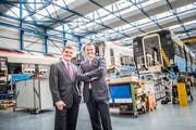 Wollen in Asien Fuss fassen: Stadler-Inhaber und -Verwaltungsratspräsident Peter Spuhler (links) und sein Konzernchef Thomas Ahlburg. (Bild: Thi My Lien Nguyen (Bussnang, 20. September 2017))