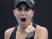 Gelitten, gekämpft und gewonnen: Belinda Bencic steht am Australian Open in der 3. Runde (Bild: KEYSTONE/EPA/MAST IRHAM)