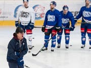 Nach drei Trainingstagen startet bei den ZSC Lions die «Ära Del Curto» am Freitag und Samstag mit zwei Spielen gegen Langnau (Bild: KEYSTONE/MELANIE DUCHENE)