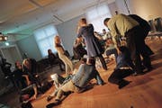 Sie rufen ihre Freiheitsworte in den Raum: Proben zu «Freedom Papers» im Staatsarchiv. (Bild: Dieter Langhart)