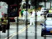 Spezialisten untersuchen den Tatort, nachdem bei einem Bombenanschlag auf eine Polizeischule in Bogotá acht Menschen getötet wurden. (Bild: KEYSTONE/EPA EFE/MAURICIO DUENAS CASTANEDA)