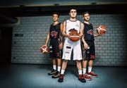 Tasten sich Schritt für Schritt an das NLA-Niveau heran: die drei SCB-Talente Noah Früh (18), Alexis Birboutsakis (18) und Jacques Safra (19, von links). (Bild: Boris Bürgisser (Luzern, 15. Januar 2019))
