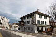 Der frühere «Löwen» (heute «Freiraum») liegt neben der Gemeinde – und gehört ihr jetzt auch. (Bild: mia)