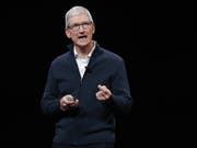 Der Konzernchef von Apple, Tim Cook, will bei Neueinstellungen selektiver vorgehen. (Bild: KEYSTONE/EPA/JUSTIN LANE)