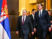 Der russische Präsident Wladimir Putin (l.) bei seinem Besuch im «befreundeten, brüderlichen Serbien» - daneben der serbische Präsident Aleksander Vucic. (Bild: KEYSTONE/EPA/ANDREJ CUKIC)