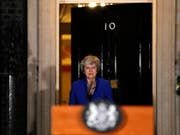 Die britische Premierministerin Theresa May hält es für ihre Pflicht, Grossbritannien aus der Europäischen Union zu führen - dies sagte May bei einer kurzfristig angekündigten Ansprache am späten Mittwochabend vor dem Regierungssitz in London. (Bild: KEYSTONE/AP/FRANK AUGSTEIN)