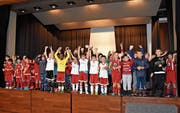 Strahlende Kindergesichter nach der Preisverteilung am Wartauer Piccolo-Cup. (Bild: PD)