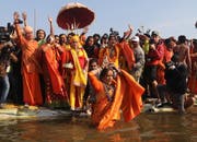 Zum ersten Mal werden auch Tausende Transsexuelle, «Hijras» genannt, am Fest teilnehmen. Bild: Rajat Gupta/EPA (Allahabad, 15. Januar 2019)