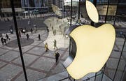 Das Apple-Logo im Store des Technologiegiganten in der chinesischen Hauptstadt Peking. (Bild: Kevin Frayer/Getty, 7. Januar 2019)