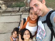Alexander Huwyler mit seiner Frau und seinen zwei Kindern in Malaysia. (Bild: zvg)