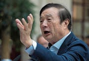 Huawei-Chef Ren Zhengfei bei einem Treffen mit Journalisten in der südchinesischen Stadt Shenzhen. (Bild: Vincent Yu/AP (15. Januar 2019))