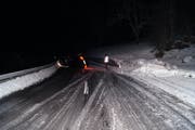 Auf der verschneiten Fahrbahn verlor die Lenkerin die Kontrolle. (Bild: Zuger Polizei (Menzingen, 18. Januar 2019))