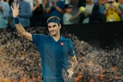 Roger Federer nach dem Sieg gegen Taylor Fritz in der dritten Runde der Australian Open. Bei diesem Spiel sass Federers Sohn Lenny im Publikum. (Bild: EPA/Ritschie Tongo, Melbourne, 18. Januar 2019)