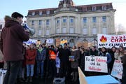 Unter den Rednern war auch der Co-Präsident der Jungen Grünen Schweiz, der Zuger Luzian Franzini. (Bild: Zoe Gwerder (Zug, 18. Januar 2019))