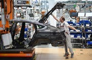 Schweizer Firmen liefern zahlreiche Maschinen oder Teile in die deutsche Autoindustrie wie in das Audi-Werk in Ingolstadt. (Bild: Andreas Gebert/Getty 14. März 2018)