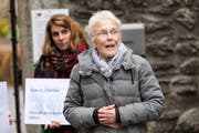 Flüchtlingshelferin Anni Lanz vor ihrer Gerichtsverhandlung vor dem Bezirksgericht in Brig. Bild: Dominic Steinmann/Keystone (6. Dezember 2018)
