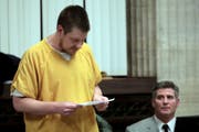 Der verurteilte Ex-Polizist Jason van Dyke liest eine Erklärung vor. (Bild: Antonio Perez/Chicago Tribune/AP (Chicago, 18. Januar 2019))