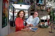 Annalise und Johann Peter (JP) Wirz in ihrem Reisebüro in Sarnen. (Bild: Corinne Glanzmann (18. Dezember 2018))