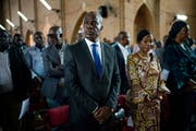 Er will friedlich gegen das Wahlergebnis protestieren: der laut den geleakten Zahlen vermeintliche Sieger Martin Fayulu. Bild: Jerome Delay/AP (Kinshasa, 29. Dezember 2018)