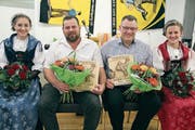 Die beiden neuen Ehrenmitglieder des UKSV, Richard Gisler (links) und Christoph Zurfluh, flankiert von den beiden Ehrendamen. (Bild: Paul Gwerder (Altdorf, 18. Januar 2019))