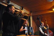 Jütz sind Daniel Woodtli aus Bern, Isa Kurz und Philipp Moll aus dem Tirol. Bild: Michael Hug