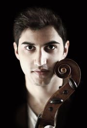 Er legt mit seinem Cello eine steile Musikerkarriere hin: Kian Soltani, Vorarlberger mit iranischen Eltern. (Bild: Nikolaj Lund)