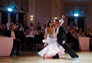 Sorgten für die Showeinlagen: Die Profitänzer Flavia Landolfi und David Büchel. (Bild: Stefan Kaiser (Zug, 19. Januar 2019))