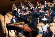 Doppelt im Einsatz mit Mozart und Haydn: Pianist Rudolf Buchbinder mit dem Luzerner Sinfonieorchester unter Storgärds (Bild: Eveline Beerkircher)