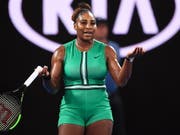 epa07305596 Serena Williams of the USA reacts during her women's singles fourth round match against Simona Halep of Romania at the Australian Open Grand Slam tennis tournament in Melbourne, Australia, 21 January 2019. EPA/LUKAS COCH AUSTRALIA AND NEW ZEALAND OUT (Bild: KEYSTONE/EPA AAP/LUKAS COCH)