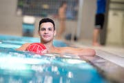 Elias Mathis spielt seit fünf Jahren Wasserball. (Bild: Maria Schmid ( Oberaegeri, 18. Januar 2019))