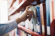 Beim Dachverband der Schweizer Bibliotheken ist man empört über die neue Abgabe. (Bild: Getty)