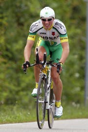Michael Albasini in der vergangenen Saison an der Tour de Romandie (oben) und 2003 als Neoprofi an der Deutschland-Tour. (Bilder: Jean-Christophe Bott/KEY, Villars, 27. April 2018, und Imago, 8. Juni 2003)