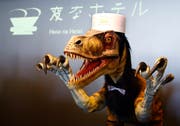Einer der Rezeptionisten im Hotel: Ein Robo-Dinosauerier.Bild: Shizuo Kambayashi/AP (Sasebo, 15. Juli 2015)