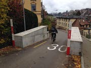 Die rätselhaften Betonblöcke an der Berneggstrasse. (Bild: Reto Voneschen, 13. November 2018)