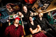 «Die ham uns einfach durchlassen:» Stepfather Fred mit Matthias Gassner (mit roter Mütze) haben 2018 das OpenAir-Gelände gestürmt. (Bild: PD)