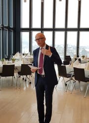 Stadtpräsident Thomas Scheitlin bei seiner Begrüssung im zwölften Stock des Rathauses. (Bild: David Gadze)