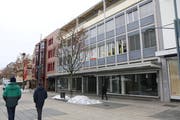 Obere Bahnhofstrasse 38: Die rechte Ladenhälfte des ehemaligen Modehauses Schild ist vermietet; Eröffnung ist im Oktober. (Bilder: Hans Suter)